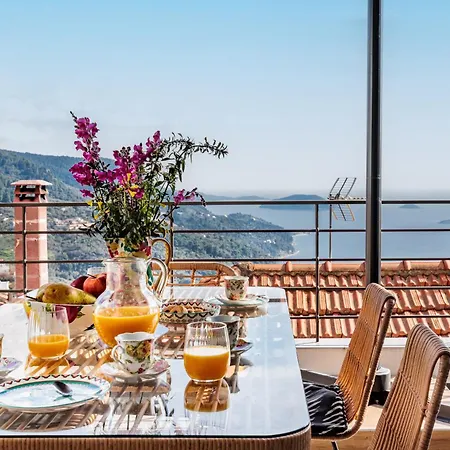 Larimis House לוטראקי