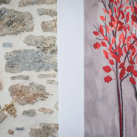 Larimis House * לוטראקי