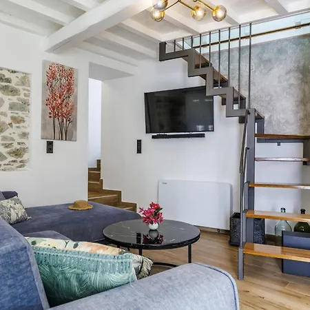 Larimis House * לוטראקי