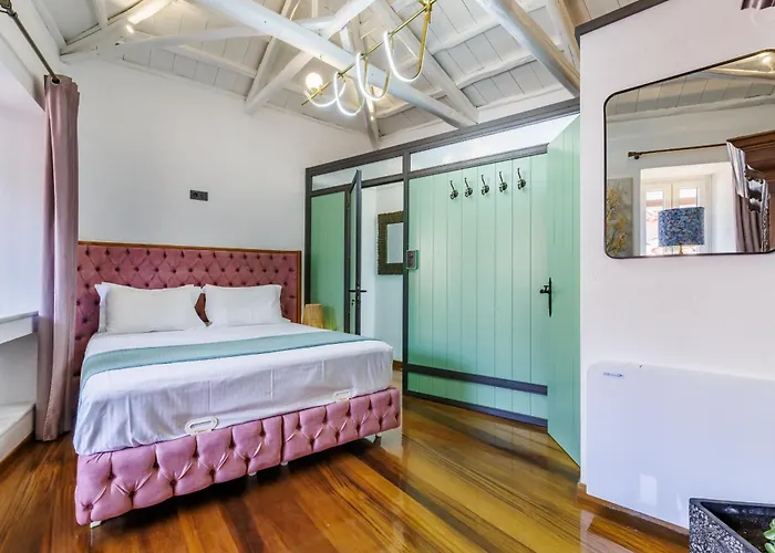 Larimis House לוטראקי