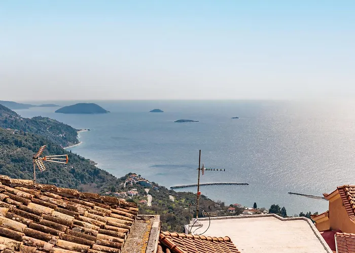 Holiday home Larimis House *