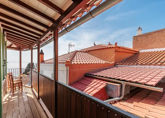 Larimis House לוטראקי